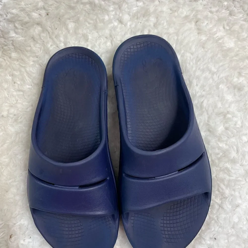 OOFOS  LLC Unisex Navy Blue slides Sandals light weight Arch support SZ …